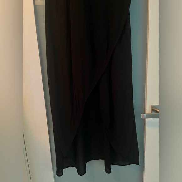 Aritzia Talula Long Flowy Cap-Sleeve Dress - Picture 4 of 14